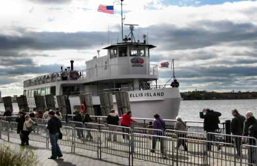 Battery Park Ferry to Statue of Libery - DirtCheapNYC.com