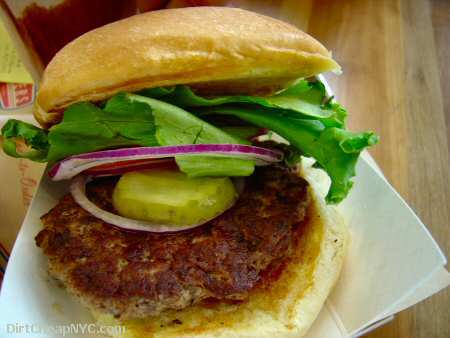 Schnipper's Quality Kitchen Hamburger - © DirtCheapNYC.com